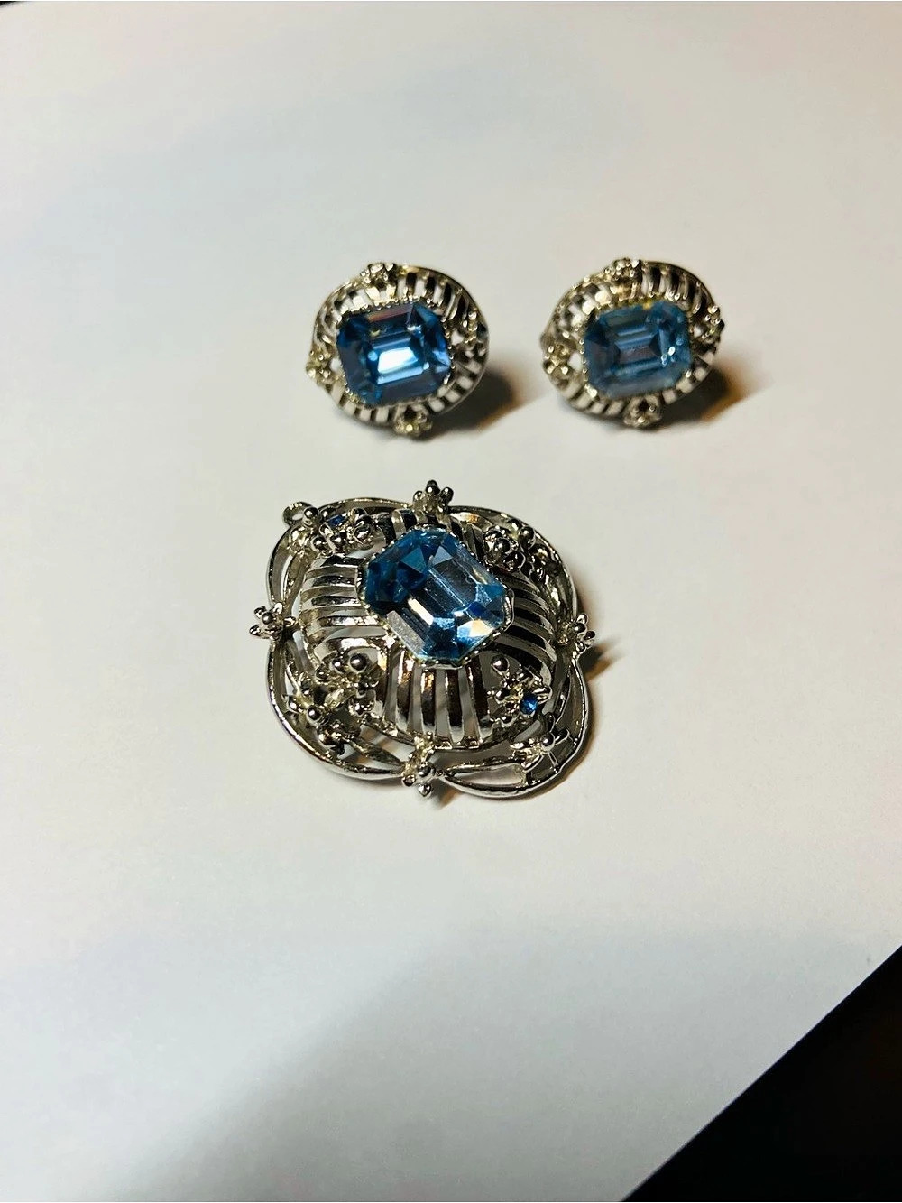Vintage Coro Silver Tone Brooch with Blue Gemstone & Matching Screw back Earri